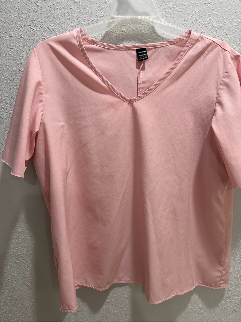 SHEIN V-Neck Short Sleeve Top in Pink Size Large
